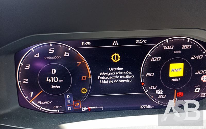 Dashboard message about the transmission in the Cupra Formentor / Leon. READY plus shift-by-wire points to the eHybrid