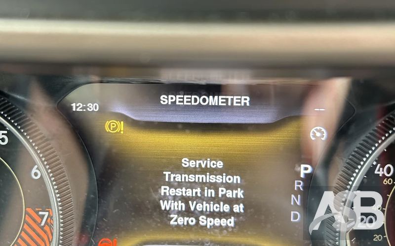 Dashboard message about the transmission in the Jeep Wrangler (JL) / Cherokee. Translated from English