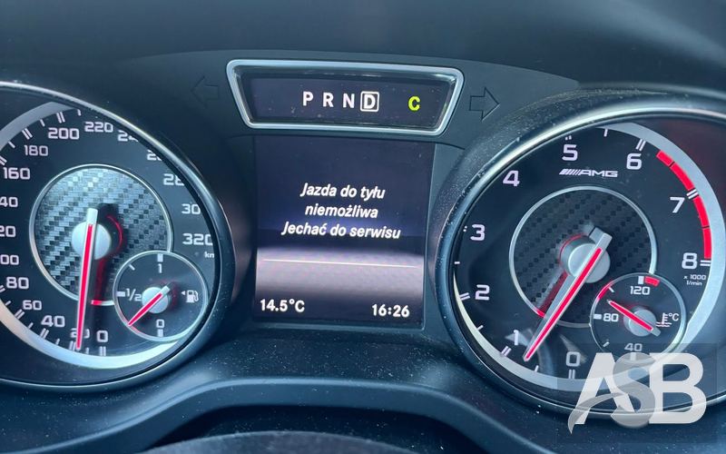 Dashboard message about the transmission in the Mercedes-Benz A 45 AMG (W176). No reverse gear