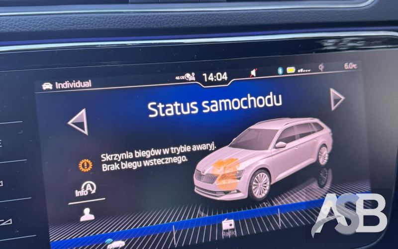 Dashboard message about the transmission in the Škoda Superb III (kombi). On the screen the text is cut off: “in limp mode.”